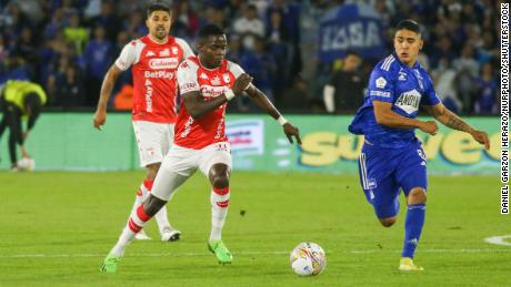 Daniel Cataño (in blue) playing for Millonarios in November 2022.