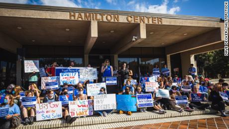 New College of Florida students, alumni, faculty, and parents protested changes to the school put in place by Gov. Ron DeSantis&#39; administration.