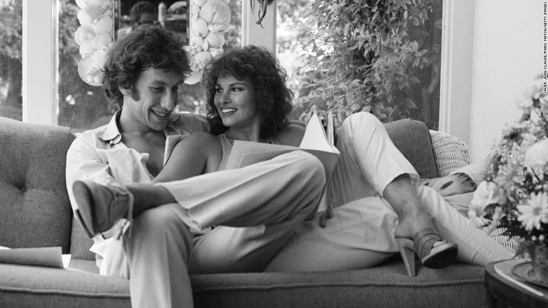 Welch sits with her boyfriend, screenwriter and TV director André Weinfeld, in 1978. The two married in 1980.