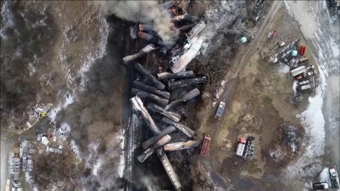 ¿Qué químicos llevaba el tren de Ohio que se descarriló y por qué son ...