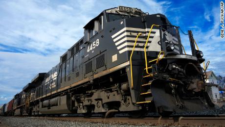 Norfolk Southern CEO promises to do right by East Palestine residents