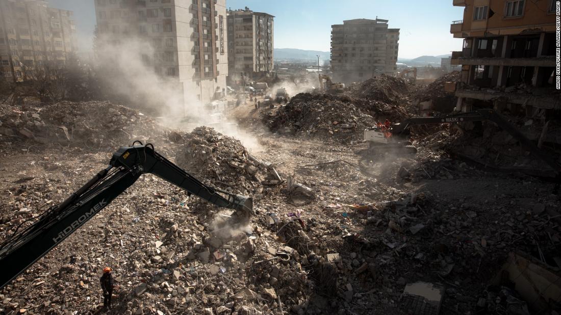 Turkey halts most rescue efforts for earthquake survivors