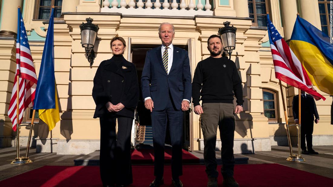 Biden poses with Zelensky and Zelensky&#39;s wife, Olena, at the Mariinsky Palace in Kyiv.