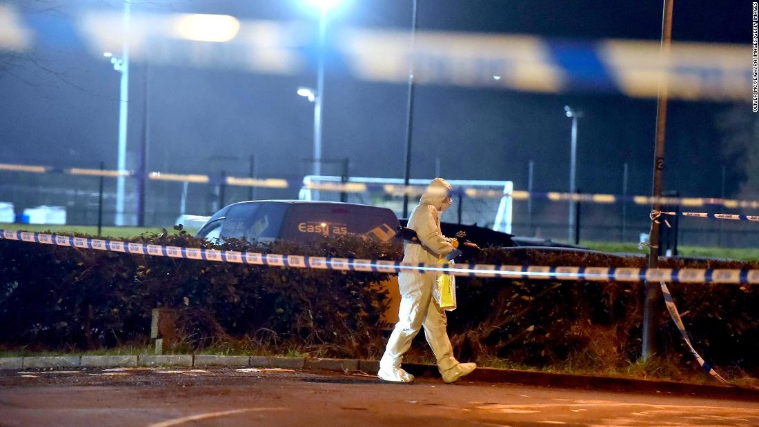 Šiaurės Airija: trys vyrai buvo suimti po to, kai juos nušovė detektyvai