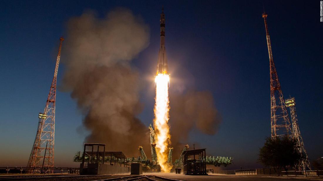 La nave rusa Soyuz MS-23 llega a la Estación Espacial Internacional ...