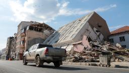 Gempa bumi Turki: Hampir 200 ditangkap karena dugaan konstruksi bangunan yang buruk