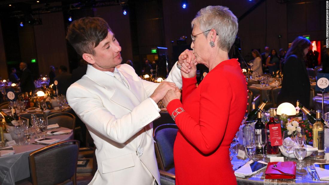 Jamie Lee Curtis kisses Barry Keoghan&#39;s hand before the start of the show. 