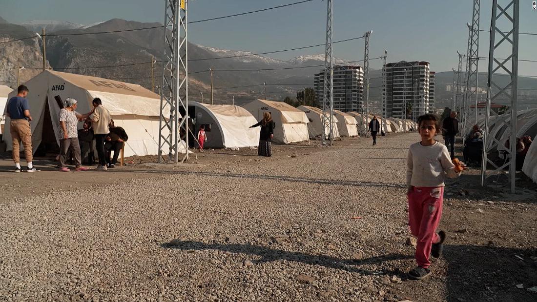 Earthquake survivors describe life in temporary shelters