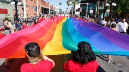 Berikutan undang-undang Florida, negeri tambahan berusaha untuk menyekat perbincangan LGBTQ tertentu di sekolah