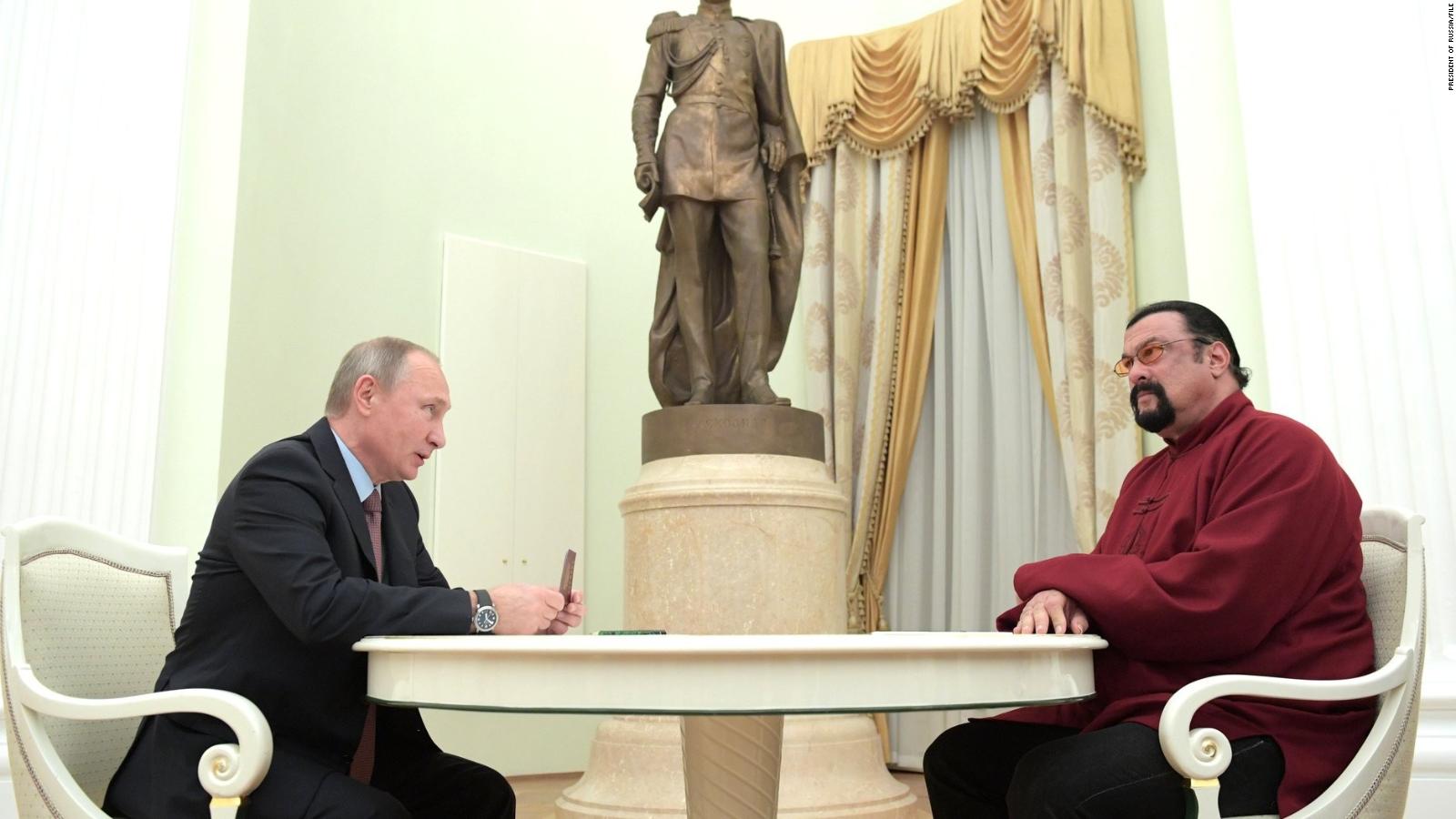 Steven Seagal given honor by Vladimir Putin for 'humanitarian' work - CNN