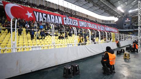 Fans open a banner addressing the devastating earthquakes in Turkey during Saturday&#39;s match between Fenerbahçe and Konyaspor.