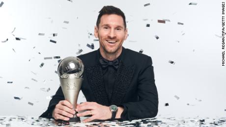 Lionel Messi and Alexia Putellas honored as best men&#39;s and women&#39;s football players