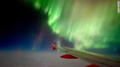 The pilot of Monday&#39;s easyJet flight 1806 from Reykjavik to Manchester treated his passengers to an amazing spectacle.  