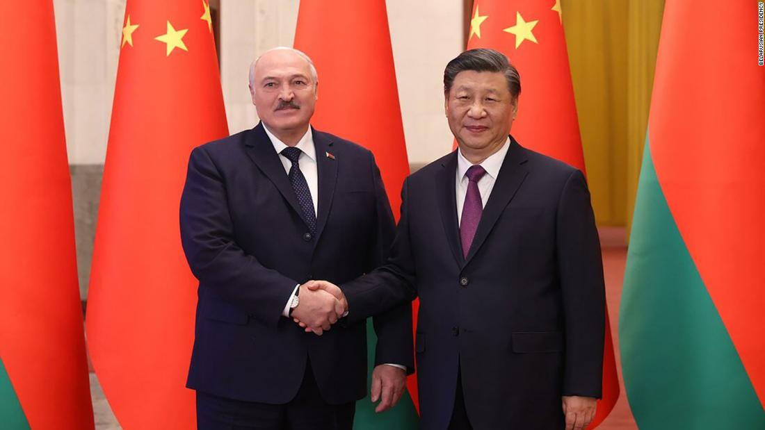 Lukashenko Xi 회의 : 푸틴 동맹국은 베이징에서 중국 지도자 Xi Jinping을 만납니다.