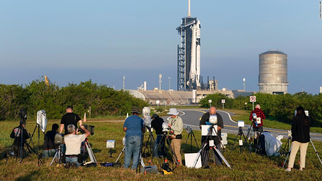 在最后一刻点火问题后，SpaceX 正准备尝试第二次宇航员发射