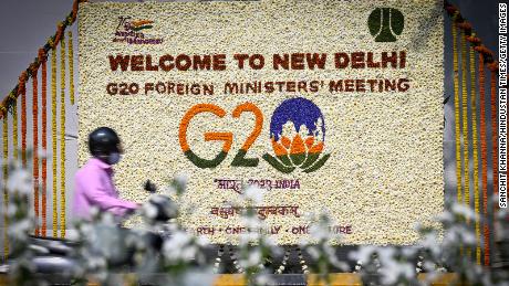 A board decorated with flowers welcomes foreign ministers to New Delhi, India, on February 28, 2023. 