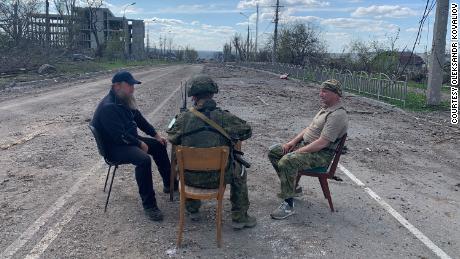 Alexander Kovaliov meets with Lt. Gen Andrei Sychevoi, on a road in Mariupol on 27th April at around 3pm. The man on the left is his FSB contact, Valentin.
