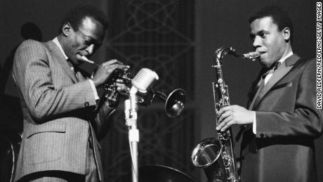 Miles Davis (left) and Wayne Shorter performing in 1967. 