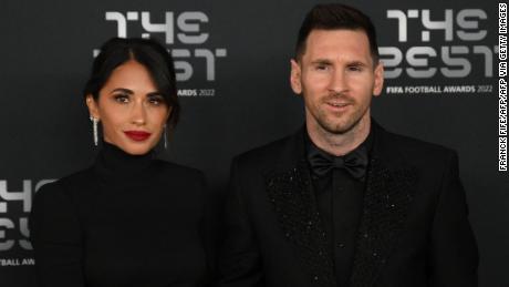 Messi and his wife Antonela Roccuzzo pose upon arrival to attend the Best FIFA Football Awards 2022 ceremony in Paris on February 27.