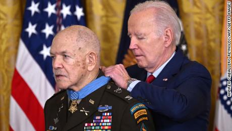 Special Forces soldier who &#39;never&#39; quit receives Medal of Honor nearly 60 years after grueling firefight