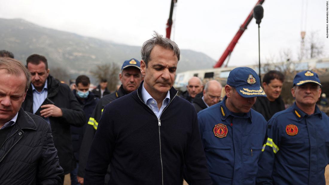 تحطم قطار اليونان: رئيس الوزراء كيرياكوس ميتسوتاكيس يعتذر عن المأساة