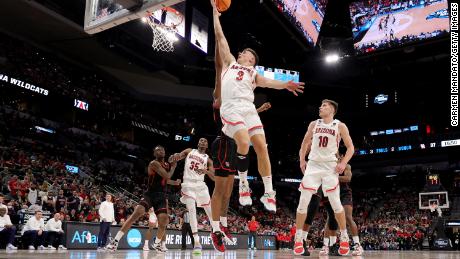 Pelle Larsson of the Arizona Wildcats shoots against the Houston Cougars during the second half of their Sweet 16 clash in the 2022 men&#39;s tournament.
