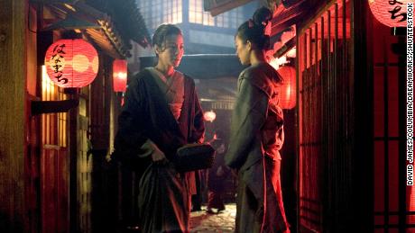 (From left) Michelle Yeoh and Zhang Ziyi in &#39;Memoirs Of A Geisha.&#39;