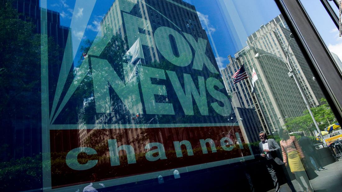 ‘As pessoas estão chocadas e chateadas’: funcionários da Fox News dizem que estão no escuro em meio ao escândalo de mentiras eleitorais