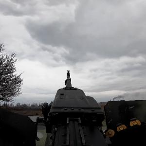 See Ukrainians take down Russian missile with machine gun