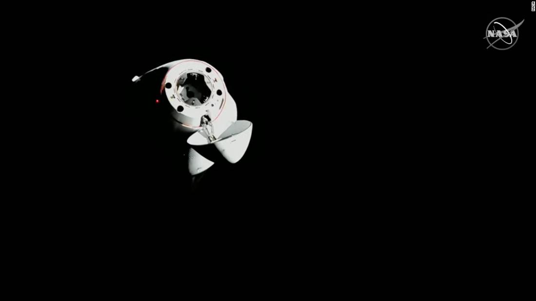 Посада астронаута пљуштала у близини Флориде, завршавајући свој петомесечни боравак у свемиру