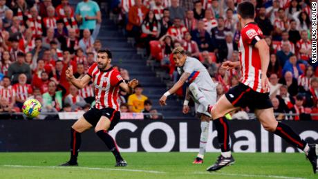 Raphinha scores the only goal of the game against Bilbao.