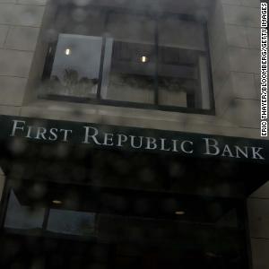 Wall Street pummels regional banks, despite Biden's assurances
