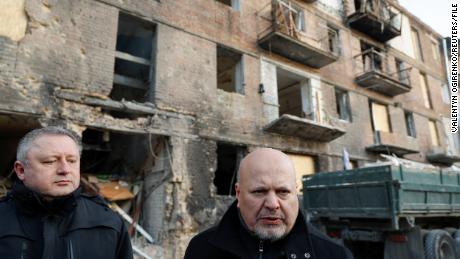 International Criminal Court (ICC) Prosecutor Karim Khan and Ukrainian Prosecutor General Andriy Kostin speak to journalists as they visit the site of a residential building damaged by a Russian missile strike late November, amid Russia&#39;s attack on Ukraine, in the town of Vyshhorod, outside Kyiv, Ukraine, February 28, 2023. REUTERS/Valentyn Ogirenko