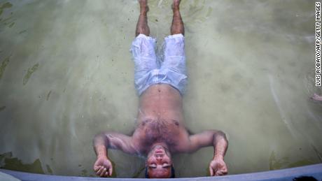A man cool off in a fountain on 9 de Julio avenue in Buenos Aires on March 8, 2023.