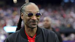 Snoop Dogg melancarkan rangkaian kopi baharu INDOxyz yang diilhamkan oleh perjalanan ke Indonesia