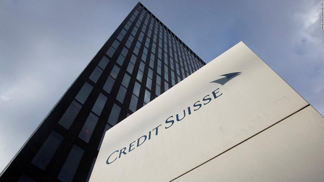 Credit Suisse pożycza ponad 50 miliardów dolarów od Szwajcarskiego Banku Narodowego po spadku akcji o 30%