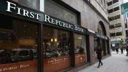 Tonton: Apa yang mencetuskan B First Republic Bank bailout?