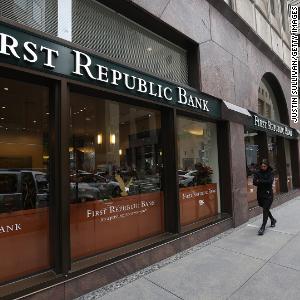 CNN anchor explains why other banks stepped in to save First Republic