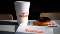 Dunkin’ akan menghentikan Dunkaccino, minuman kegemaran peminat