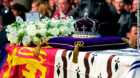LONDON, UNITED KINGDOM - APRIL 05:  The Coffin Of  The Queen Mother With A Wreath From The Queen. The Message &quot;in Loving Memory, Lillibet&quot;  - Signed By The Queen With The Family Name She Uses.  The Crown With Koh-i-noor Diamond Was Made For The Queen Mother For  Her Coronation.  (Photo by Tim Graham Picture Library/Getty Images)