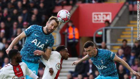 Harry Kane&#39;s header gave Spurs a 2-1 lead in the Premier League game against Southampon.