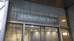 FDIC menjual kebanyakan Signature Bank yang gagal kepada Flagstar