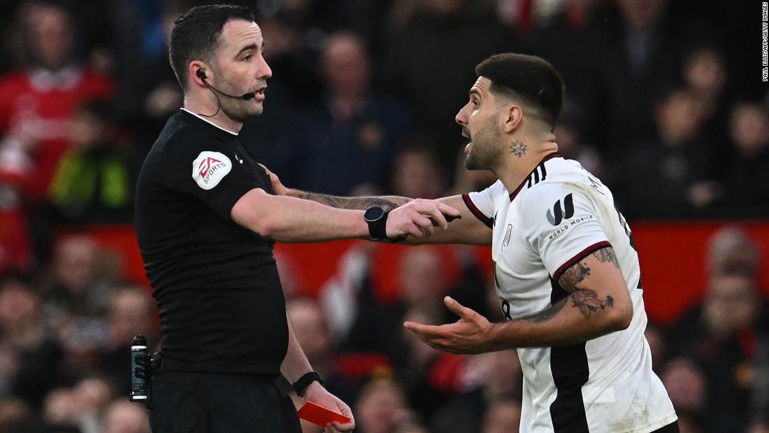 Referee pushed, Fulham shown three red cards during frenzied few minutes against Manchester United