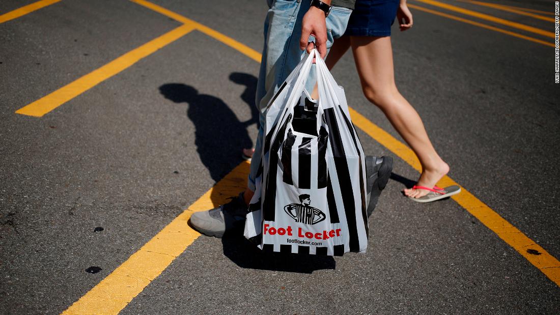 Foot Locker to close 400 stores by 2026