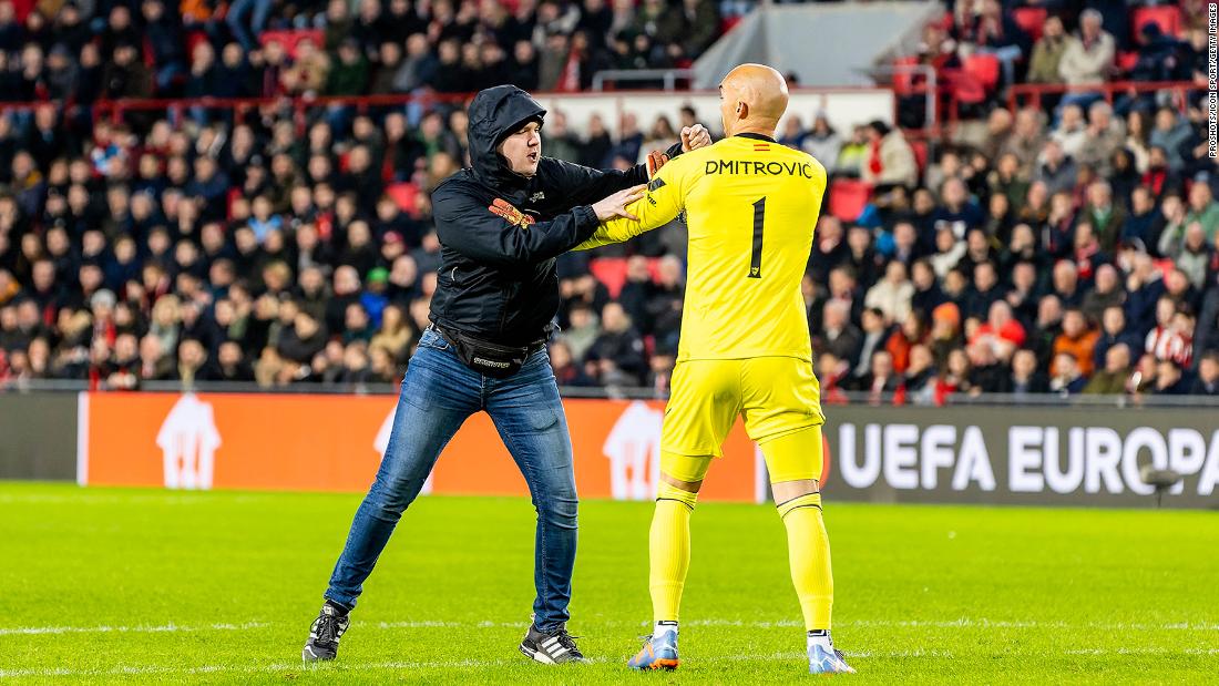 Soccer fan banned from stadiums for 40 years for attacking player