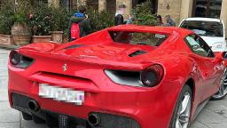 Pelancong AS didenda kerana memandu Ferrari ke piazza terkenal di Florence