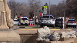 Pelajar menerangkan adegan penembakan sekolah Denver