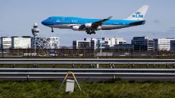 Salah satu lapangan terbang tersibuk di Eropah terpaksa memotong penerbangan akibat pencemaran karbon yang memanaskan planet