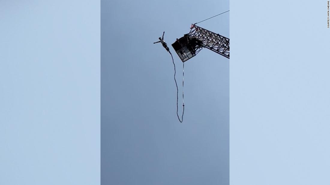 Turist Tayland’da ip ritüelinden sonra bungee jumping düşüşünden kurtuldu