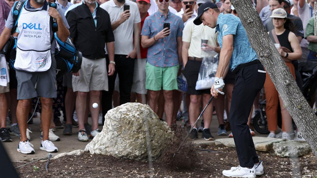 'Thank you Jordan for hitting me': Jordan Spieth's ball hits two fans and breaks a phone at Dell Match Play